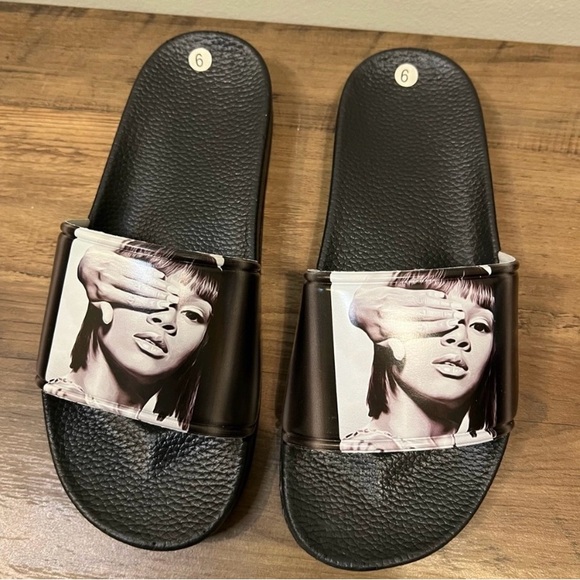 NIB-Left Eye Legacy Black Graphic Slide Sandals - Picture 1 of 4